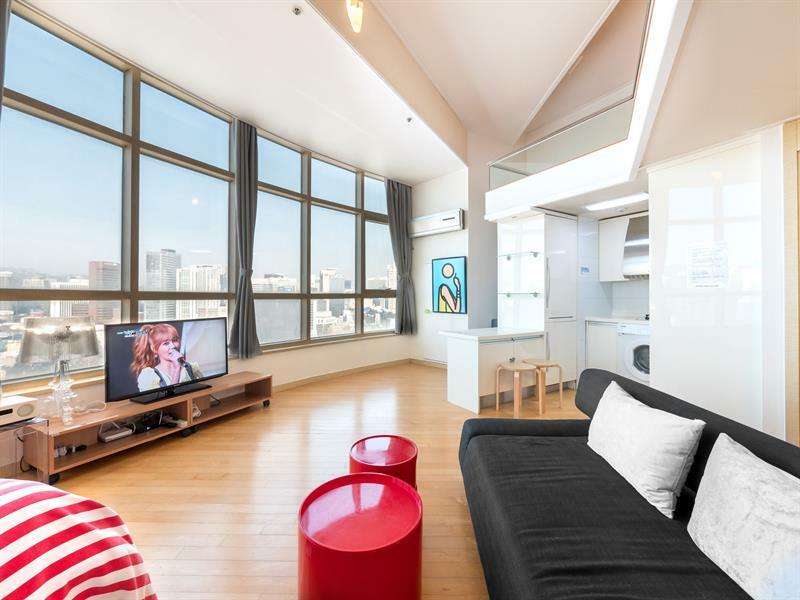 J House Station Apartment